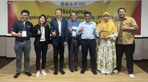 ดร. ธนาธิป ลิ่มนาและทีมวิจัยเดินทางไปทำวิจัยร่วมกับมหาวิทยาลัย UNI SUSKA RIAU ที่ Riau ประเทศอินโดนีเซีย