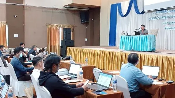 ดร.อนันท์ ชกสุริวงศ์ และ ดร.ธนาธิป ลิ่มนา เป็นวิทยากรอบรมหัวข้อ Basic Data Engineering and AI ณ จ.ปทุมธานี