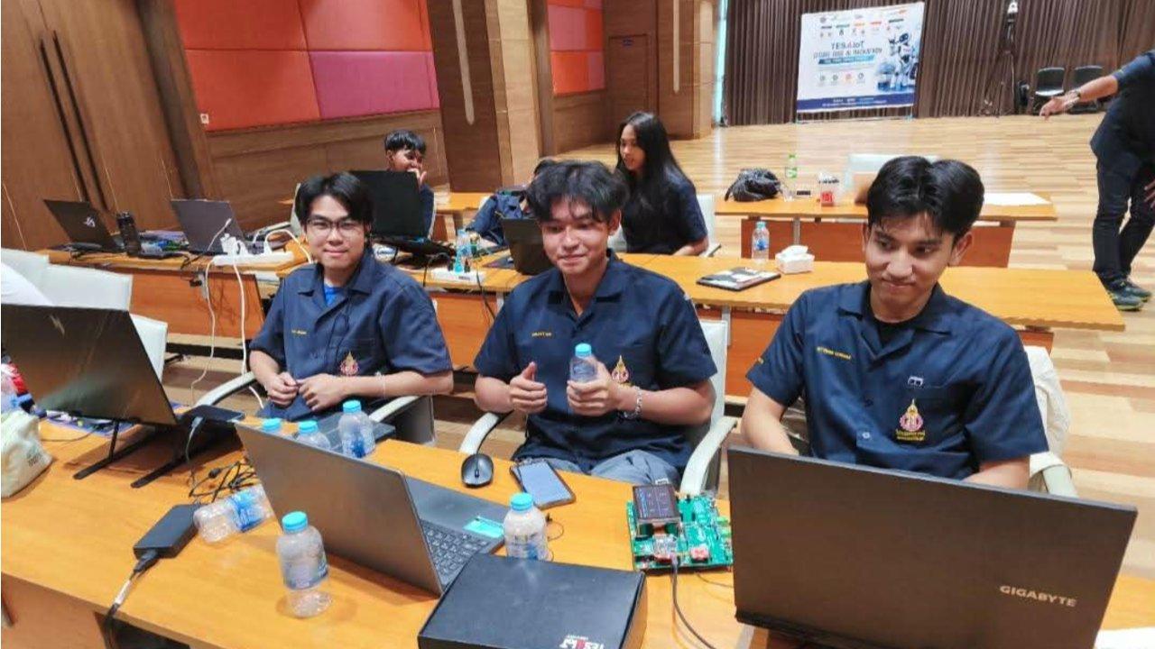 ภาพปกของ: Lab Mate Secure Rover ผลงานของนักศึกษา  หลักสูตรวิศวกรรมคอมพิวเตอร์ และทีม Gotji  ผ่านการคัดเลือก ให้เข้าร่วมการแข่งขัน TESAIoT Secure Edge AI Hackathon 2026 รอบชิงชนะเลิศ